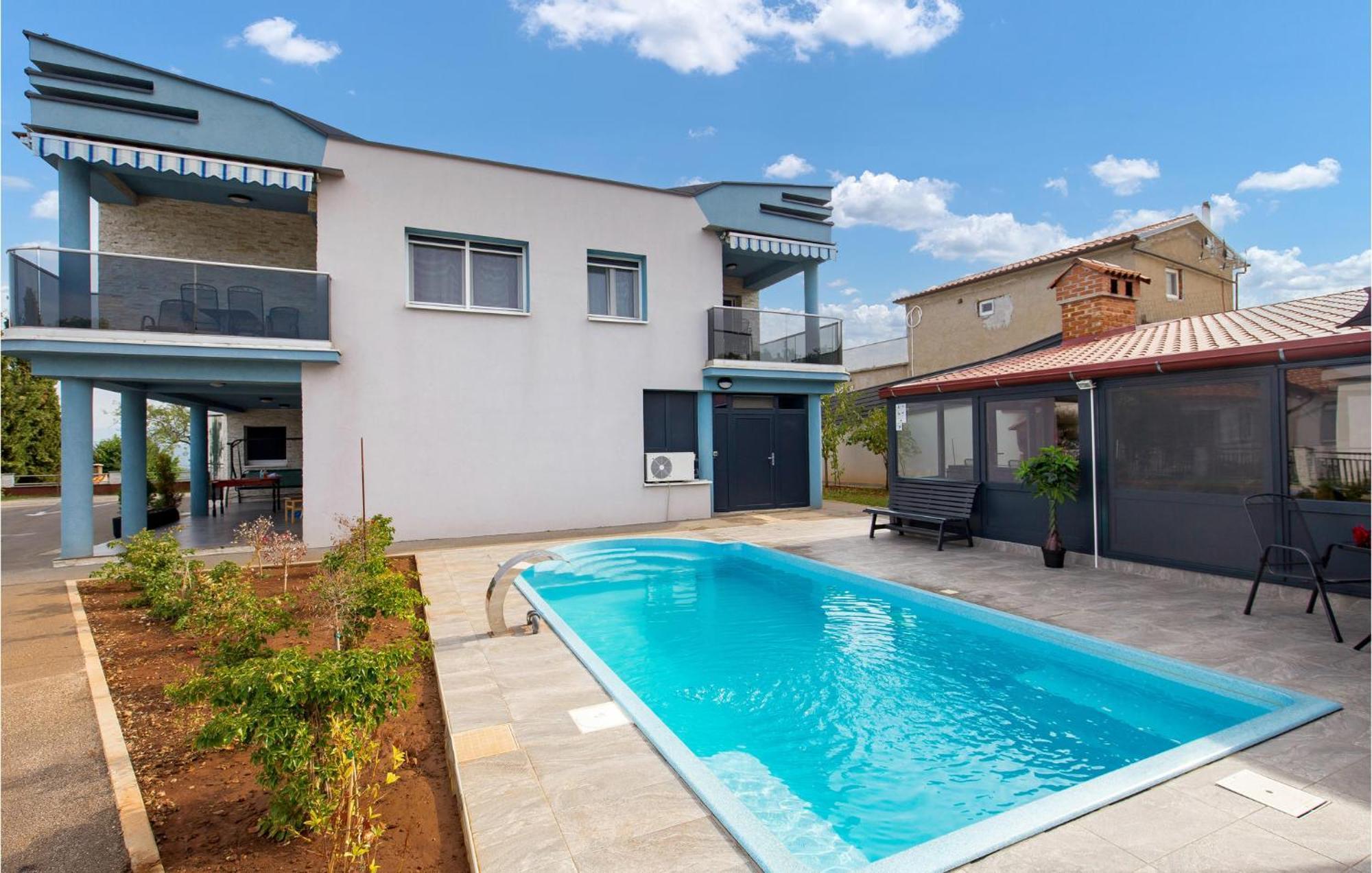 Nice apartment in Vrh with 1 Bedrooms, WiFi&Outdoor swimming pool Buitenkant foto