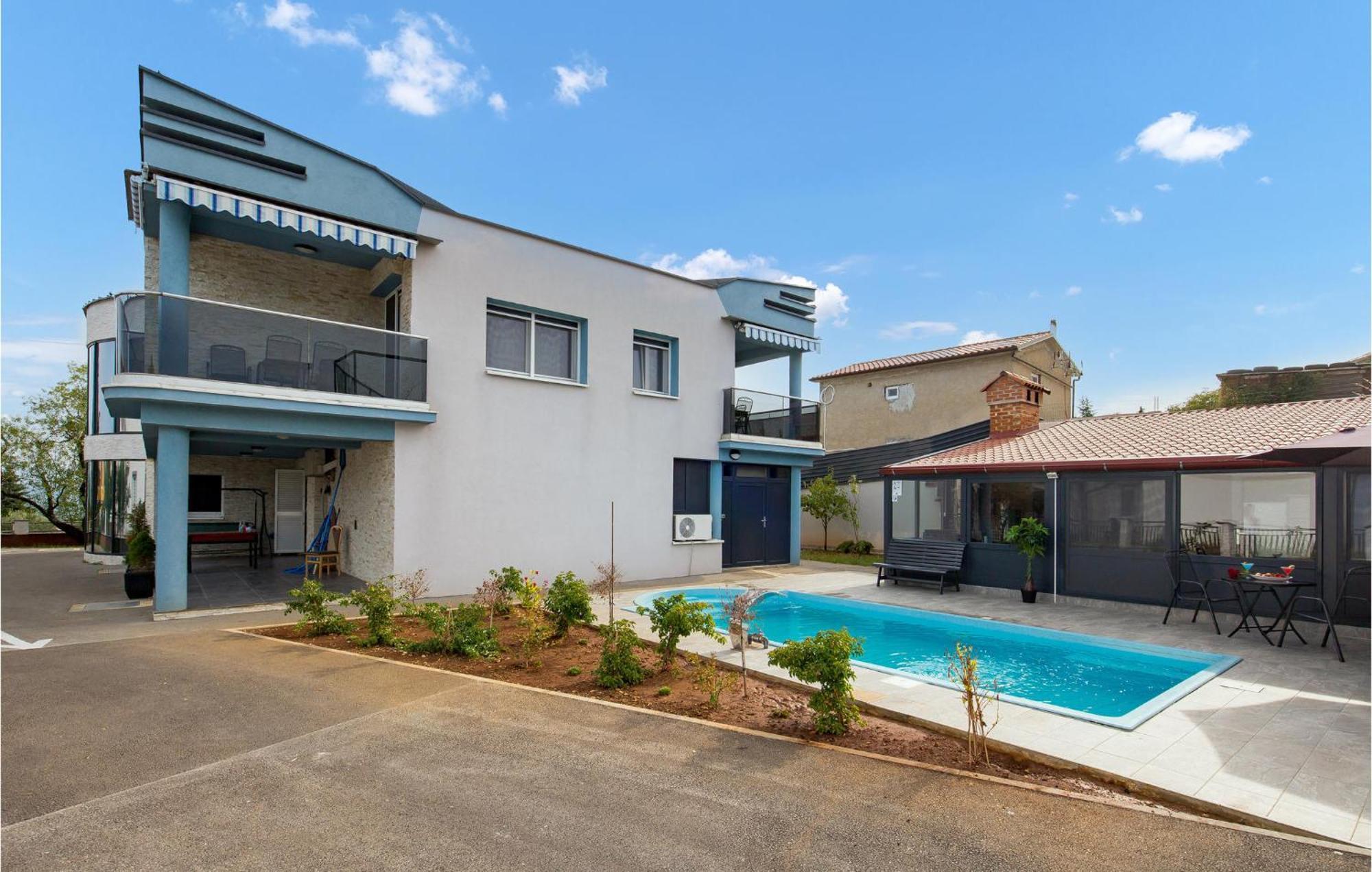 Nice apartment in Vrh with 1 Bedrooms, WiFi&Outdoor swimming pool Buitenkant foto