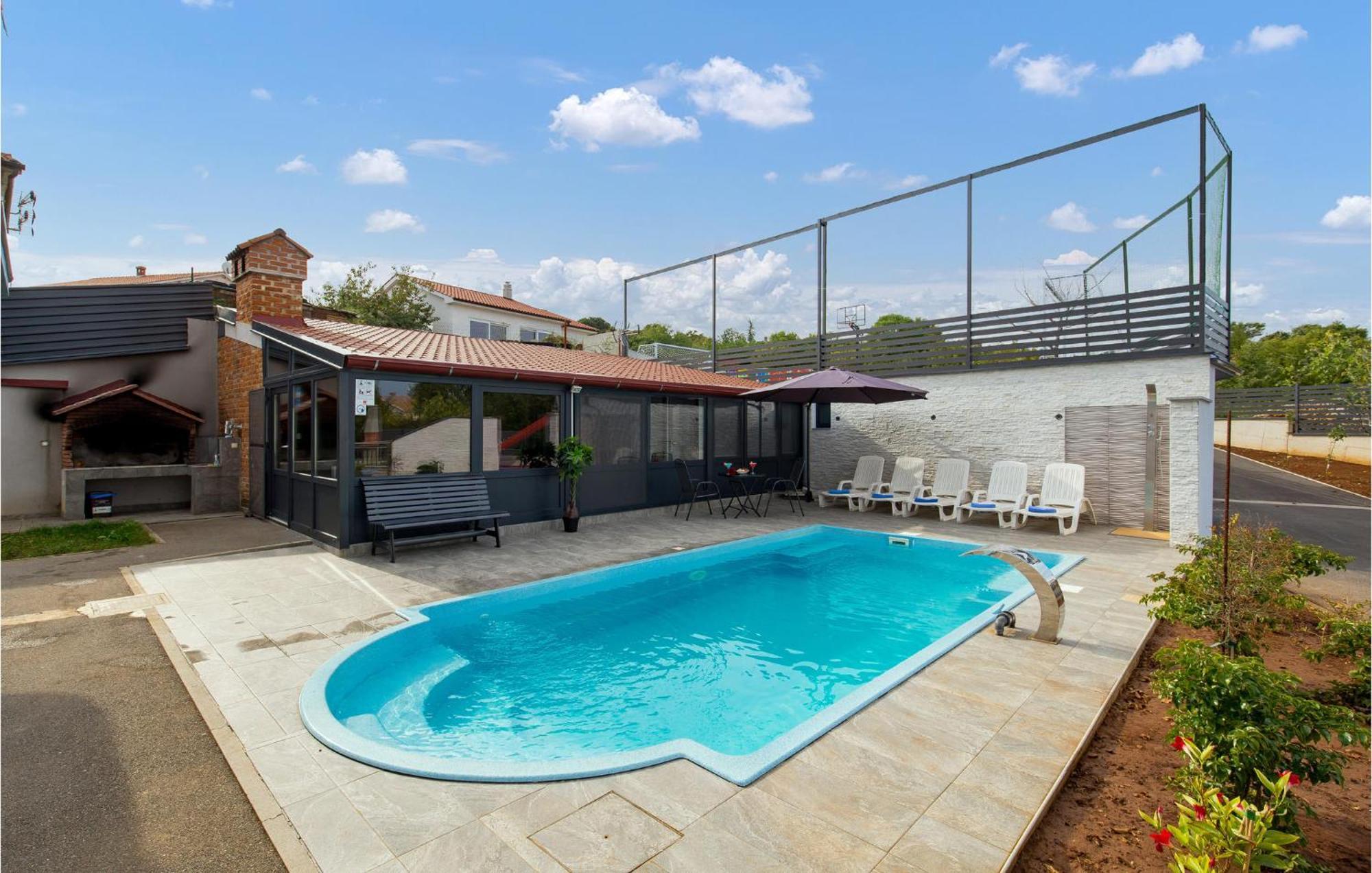 Nice apartment in Vrh with 1 Bedrooms, WiFi&Outdoor swimming pool Buitenkant foto